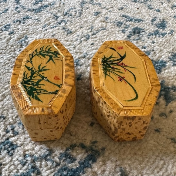 Two vintage bamboo trinket Asian boxes green silk lined hand painted small - Picture 6 of 8